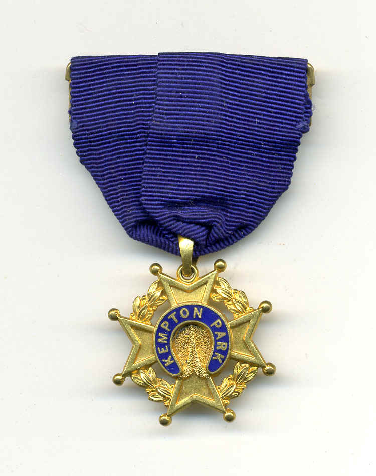 Kempton Park 1885 Gents Fob.jpg (169237 bytes)