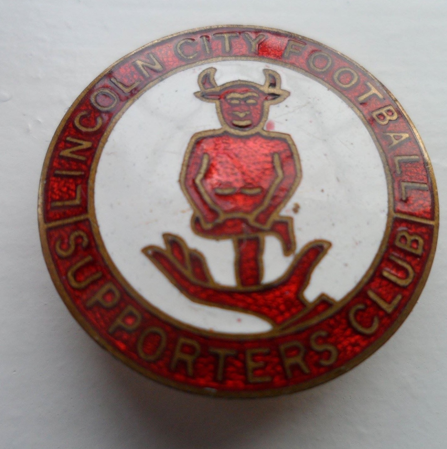 Pin's émaillé Lincoln City FC - Badge De Club Football Anglais
